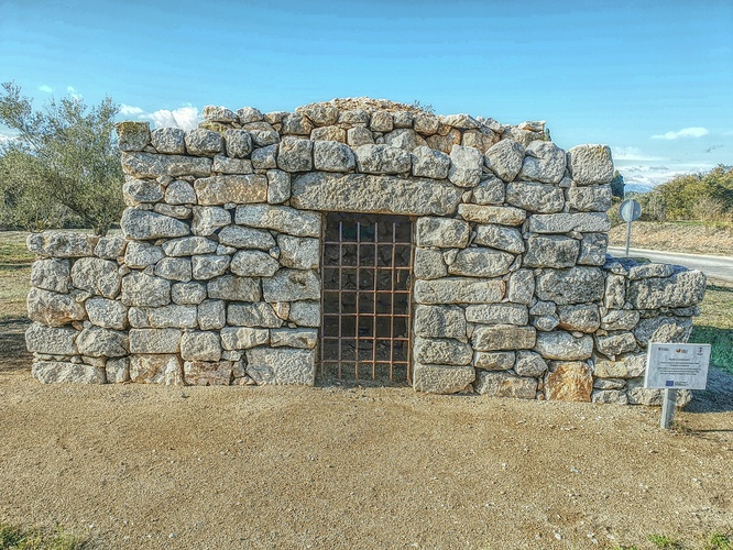 Barraca de Pedra Seca d'Avinyonet de Puigventós l'Alt Empordà.